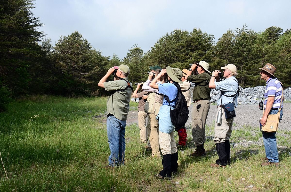 BirdersvisitFortIndiantownGapwikimedia